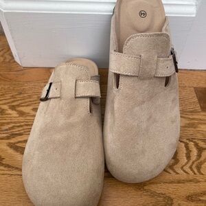 Men’s Beige Suede Slip-On Comfort EU 44 / 11 Clogs Resort wear